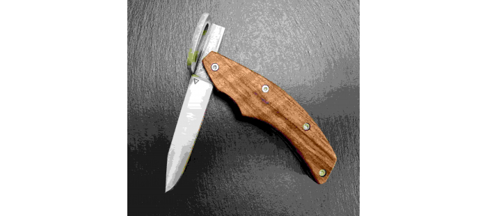 Couteau pliant « Piton PGHM » – Lien symbolique entre montagne et engagement