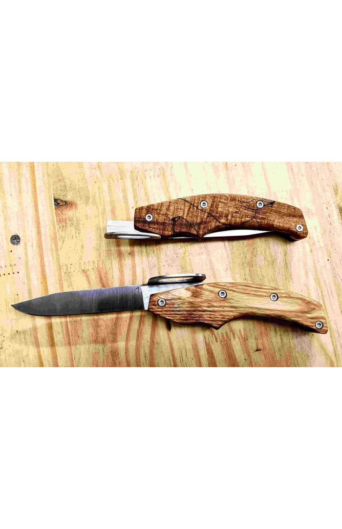 Couteau pliant « Piton PGHM » – Lien symbolique entre montagne et engagement