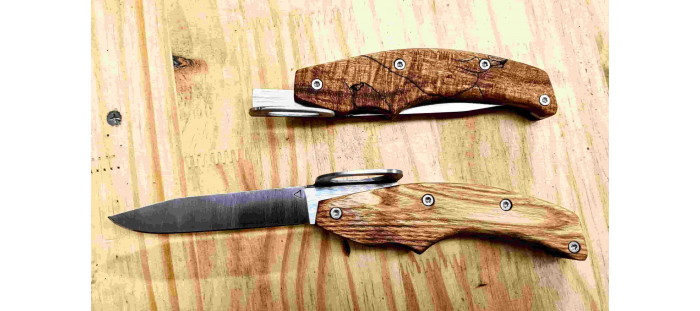 Couteau pliant « Piton PGHM » – Lien symbolique entre montagne et engagement