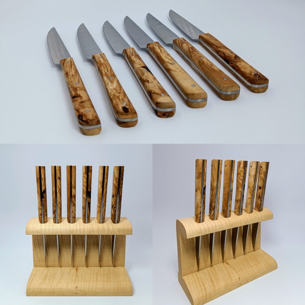 Service de six couteaux artisanaux avec manches en loupe de marronnier et présentoir en érable ondé fabriqué à la main à la Coutellerie Bermudes près de Chambéry en Savoie.