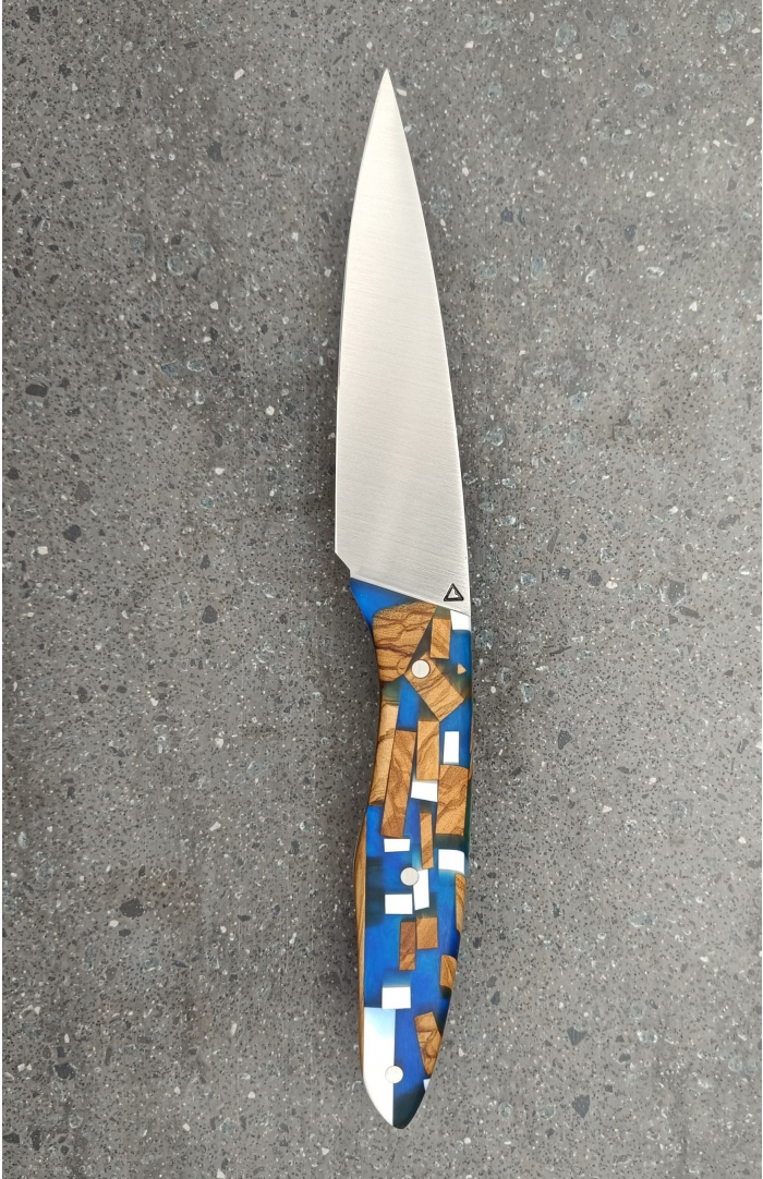 N°6 | Cuisine | Olivier, résine bleue & Corian®